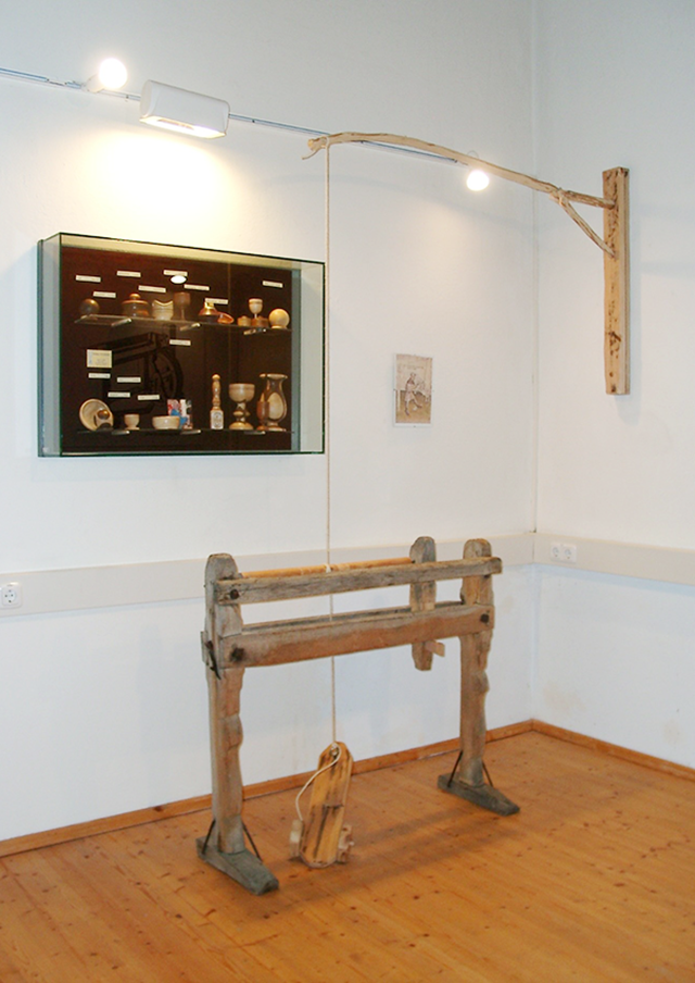 Bild Alte Drechselbank mit Fußantrieb im Dechsler- und Metalldrückermuseum